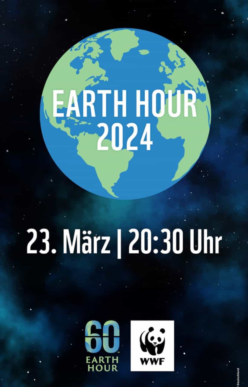 Plakat für die Earth Hour, 23. März 2024, 20:30 Uhr, im Hintergrund ein Bild der Erde