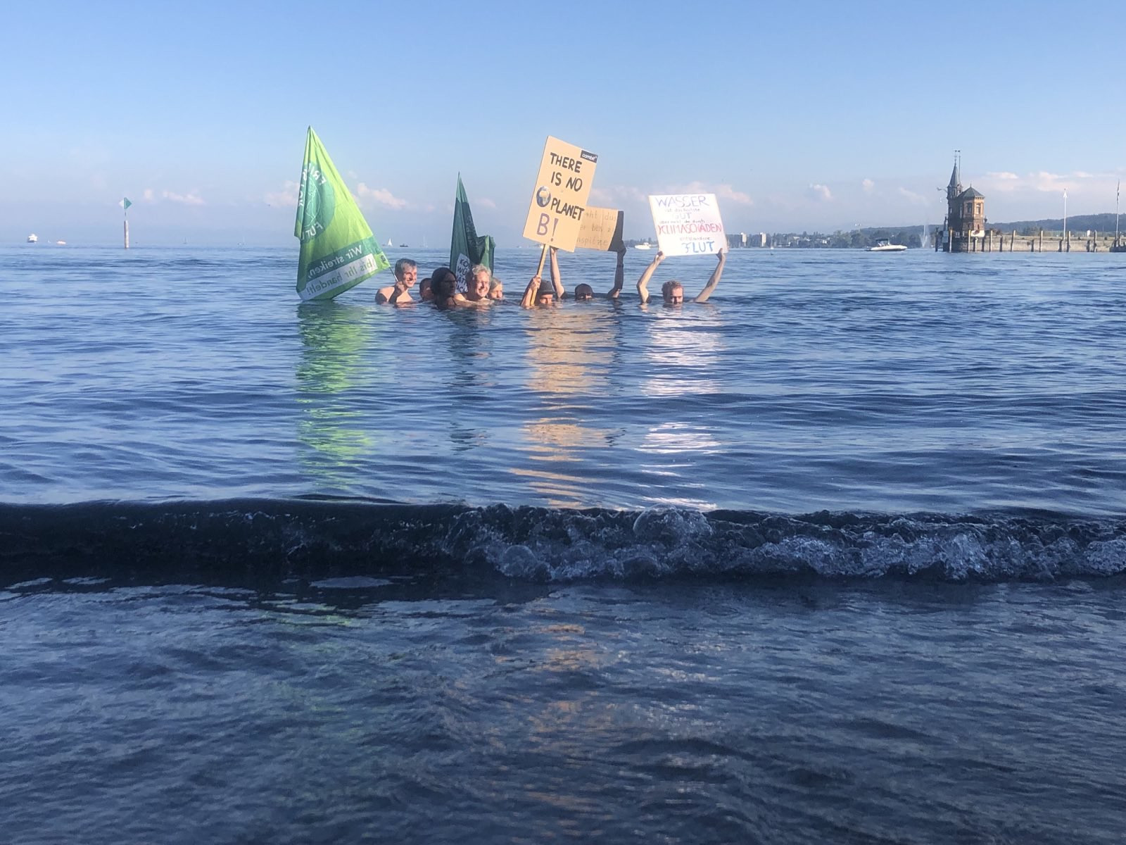 Bild Uns steht das Wasser bis zur NAsenspitze