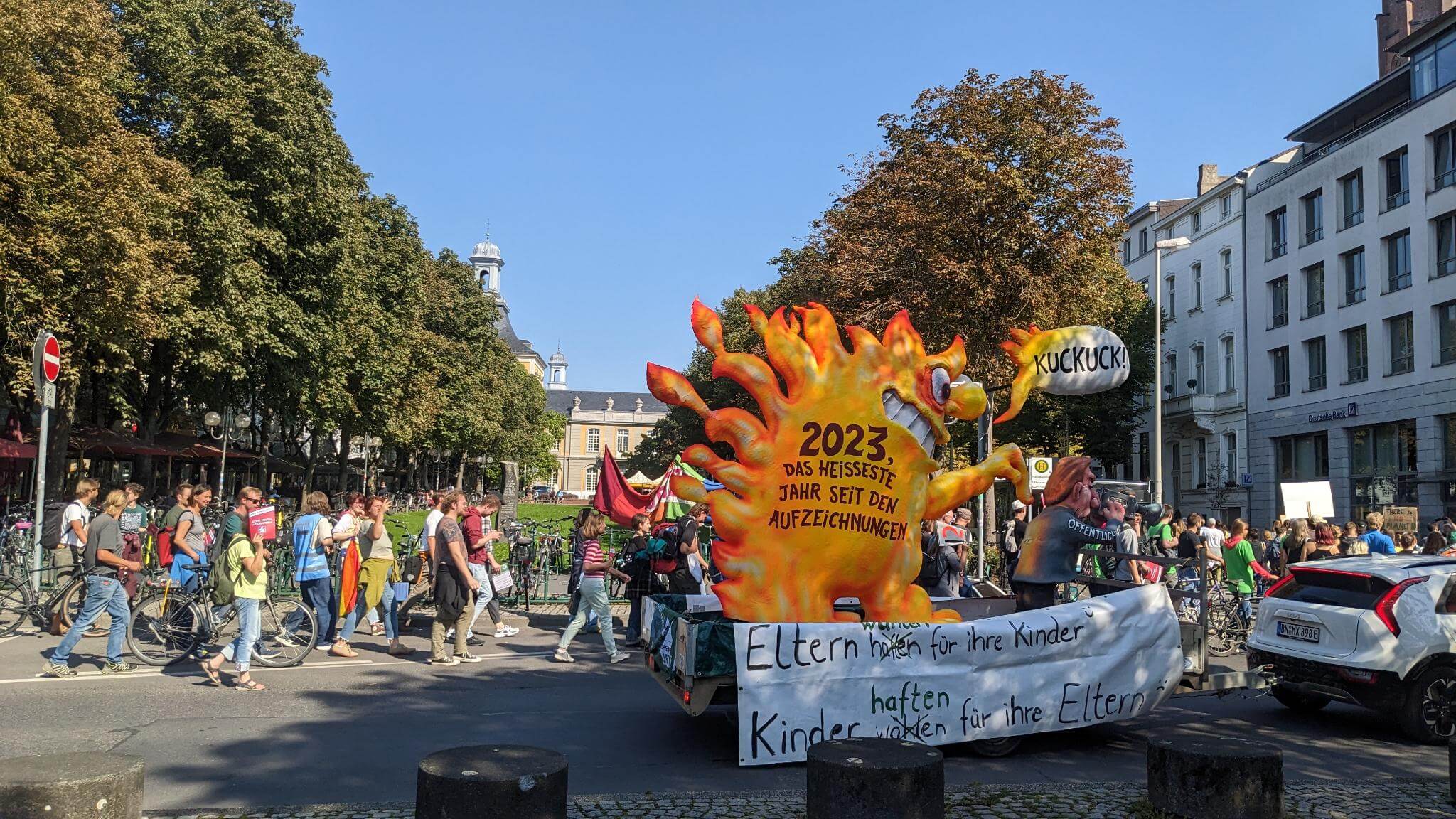 Demozug am Hofgarten